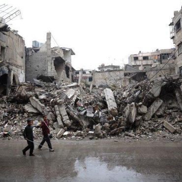Madaja in Syrien; © PakistanToday.com.pk - http://www.pakistantoday.com.pk/2016/01/05/foreign/despite-ceasefire-syrians-starve-in-besieged-town/
