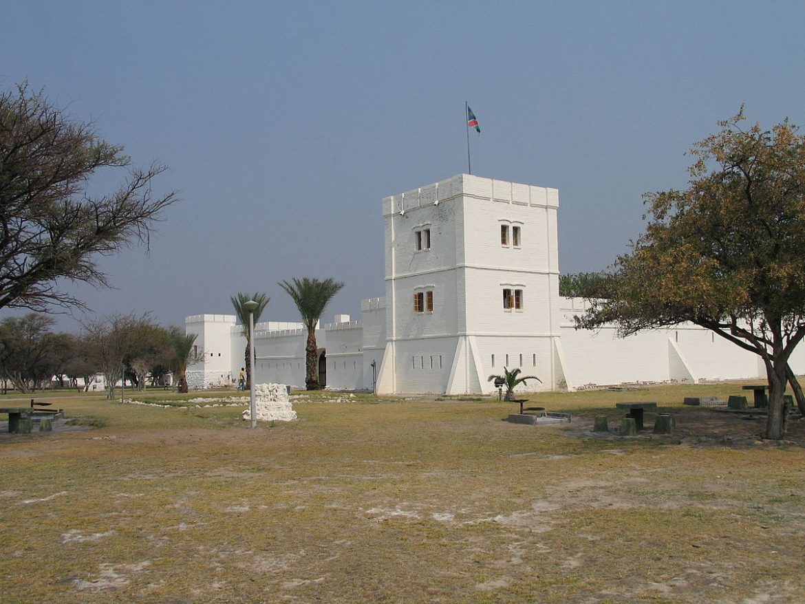 Fort Namutoni; © Lonelyplanet/Wikimedia Commons