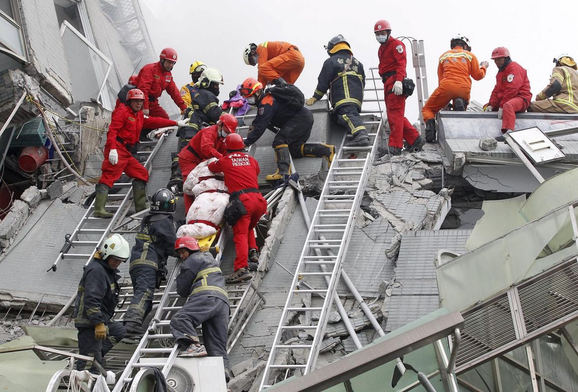 Rettungseinsatz nach dem Erdbeben in Taiwan; © Pichi Chuang/Reuters-NAMPA