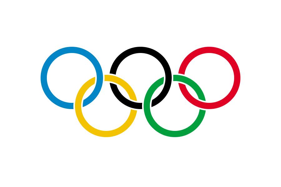 Flagge der Olympischen Spiele; © Pierre de Coubertin/Wikimedia Commons