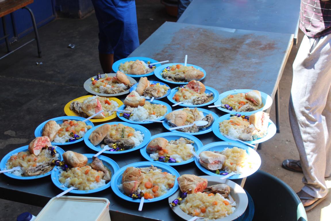 Suppenküche für Kinder in Ombili; © Hesron Kapanga/NAMPA