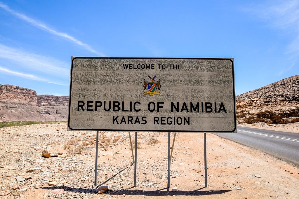 Willkommensschild an einem Grenzübergang im Süden Namibias; © wallix/iStock