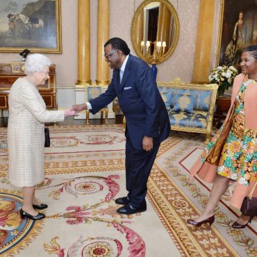 Präsident Hage Geingob mit First Lady Monica Geingos mit Queen Elizabeth II; © Office of the President
