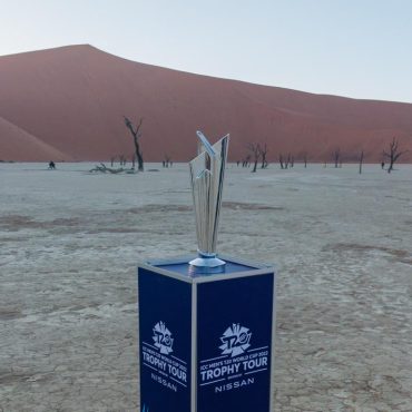 Der T20-WM-Pokal zu Besuch in Namibia; © Namibia Travel & Tourism Forum/Cricket Namibia