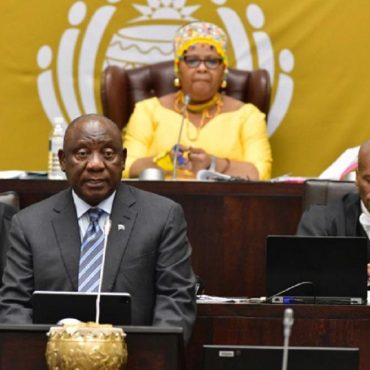 Südafrikas Präsident Cyril Ramaphosa spricht vor der Nationalversammlung; © DoC