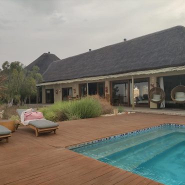 Die Sandfontein Lodge ist einer der Gewinner der World Travel Awards; © Hitradio Namibia