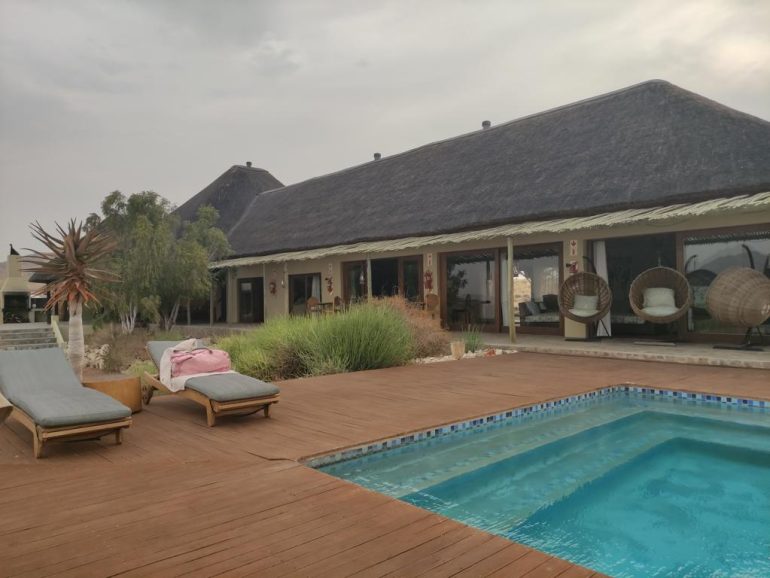 Die Sandfontein Lodge ist einer der Gewinner der World Travel Awards; © Hitradio Namibia