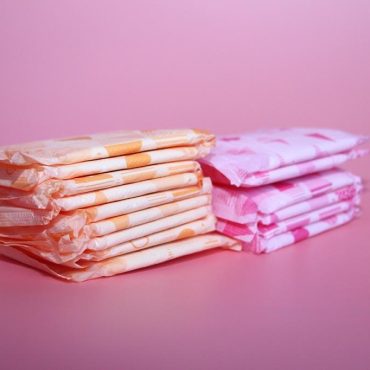 Die Gesetzesänderung soll für Binden und Einlagen gelten, Tampons oder Menstruationstassen wiederum sind davon ausgenommen; © Marina Demkina/iStock