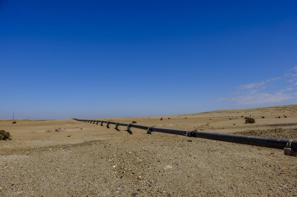 Eine Wasser-Pipeline von der bestehenden Entsalzungsanlage in Swakopmund; © rosn123/iStock