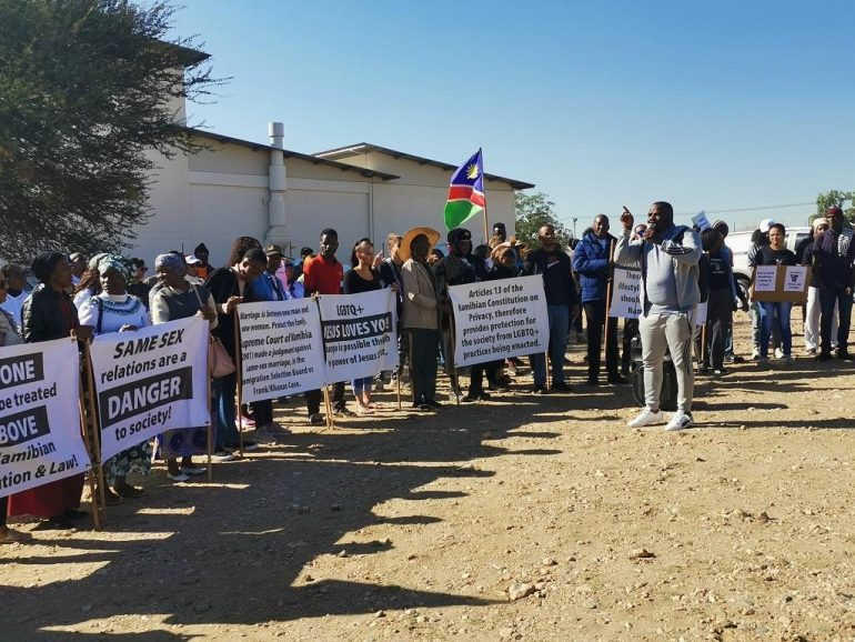 Teilnehmer der Anti-LGBTQ-Demonstration in Windhoek; © Hitradio Namibia