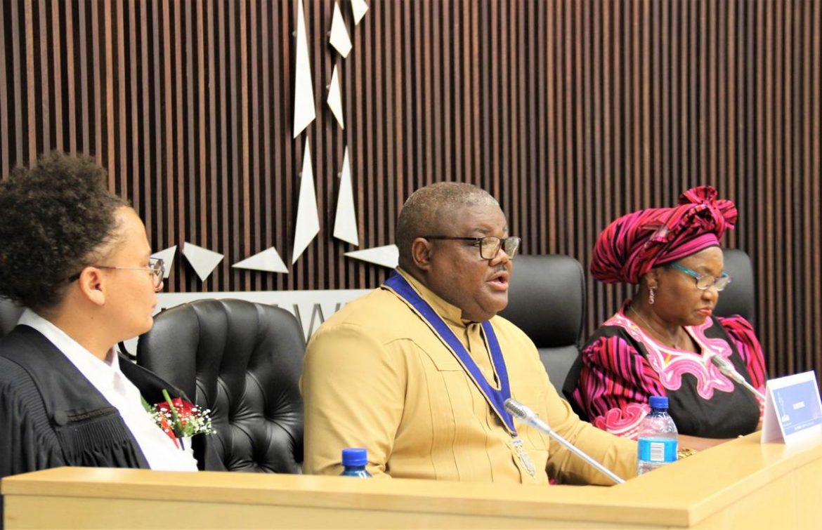 Windhoeks Bürgermeister Joseph Uapingene bei einer Sitzung des Stadtrats; © City of Windhoek/Facebook