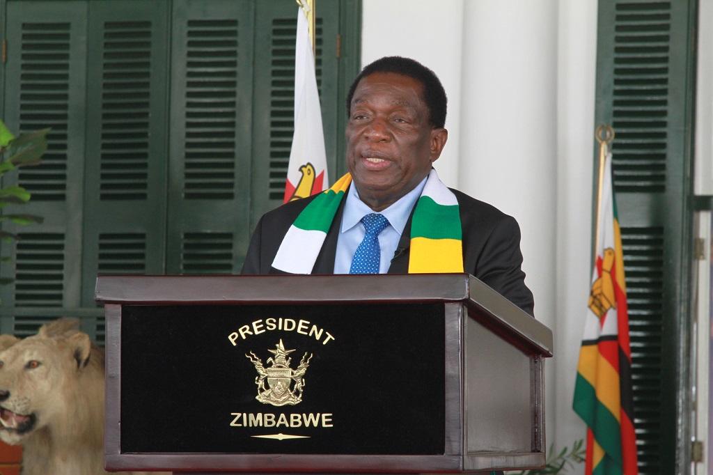 Simbabwes Präsident Emmerson Mnangagwa auf einer Pressekonferenz nach seiner Wiederwahl; © Tafara Mugwara/Xinhua/Nampa