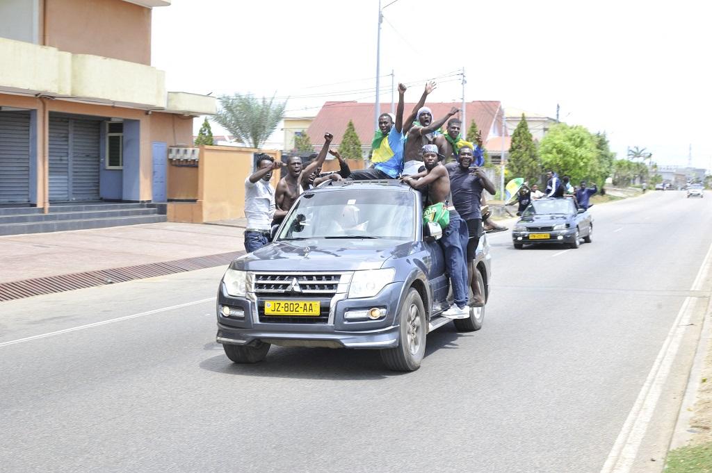 Feiernde Anhänger der Putschisten in Libreville, der Hauptstadt von Gabun; © AFP/Nampa