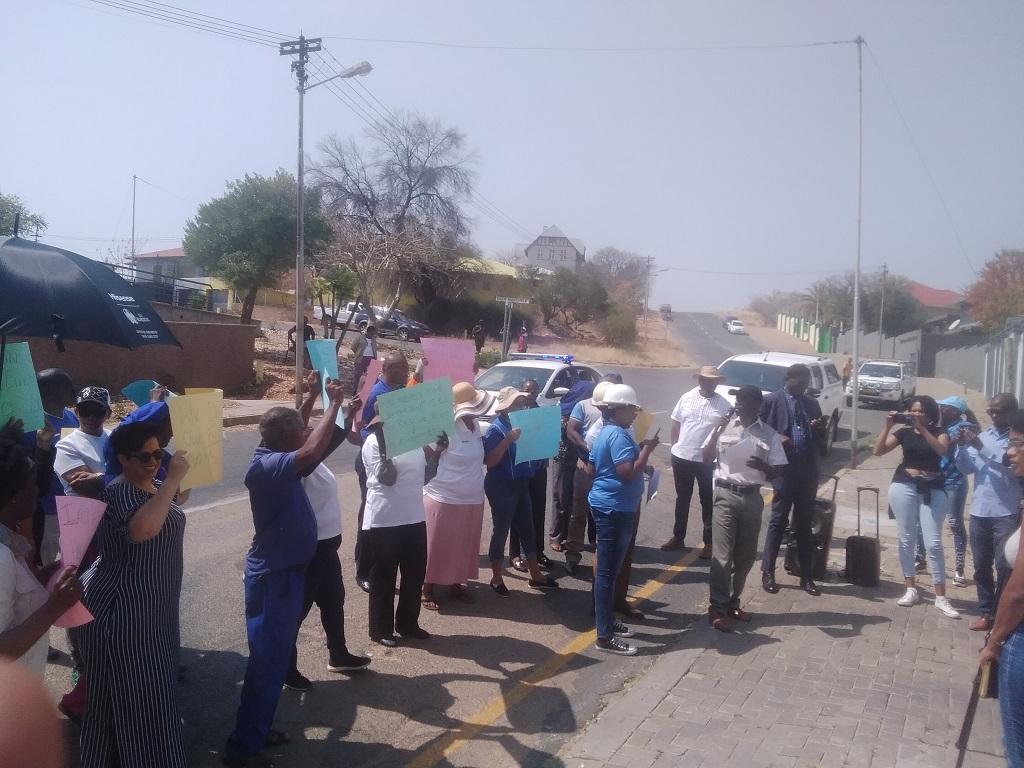 Angestellte der RCC bei ihrer Demonstration in Windhoek; © Ishmael Mukubonda/iStock