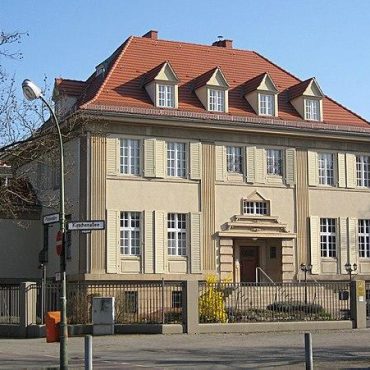Botschaft Namibias in Berlin; Quelle: Von Alexrk2 - Eigenes Werk, CC BY-SA 3.0, httpscommons.wikimedia.orgwindex.phpcurid=18900091