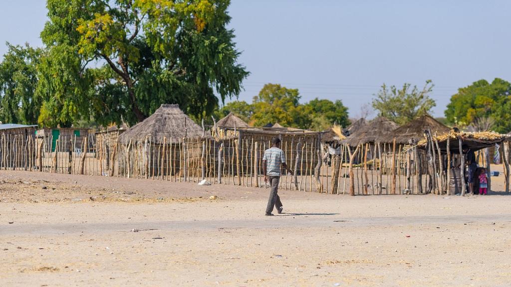 Ein Dorf in der Sambesi-Region; © fbxx/iStock