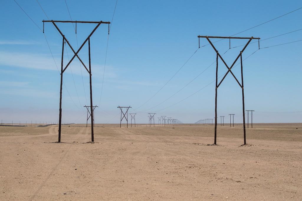 Bis 2040 sollen alle Haushalte in Namibia ans Stromnetz angeschlossen sein; © Miles Astray/iStock