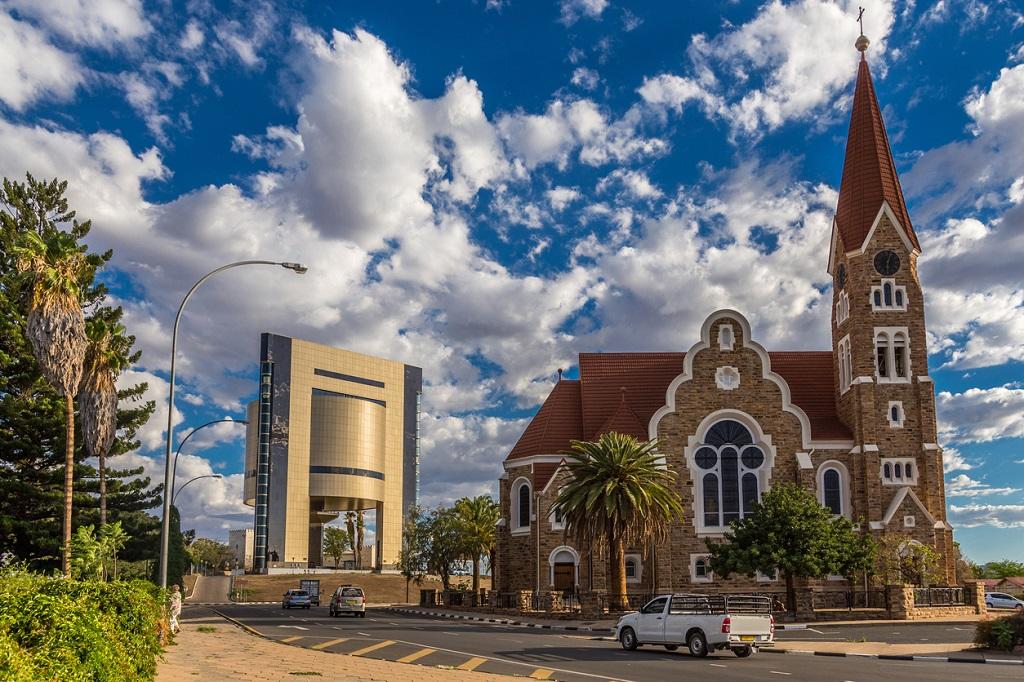Blick auf die Christuskirche und das Unabhängigkeitsmuseum in Windhoek; © Vadim_Nefedov/iStock
