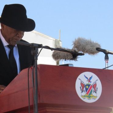 Präsident Hage Geingob beim Staatsbegräbnis für seinen verstorbenen Vorgänger Hage Geingob; © Hitradio Namibia
