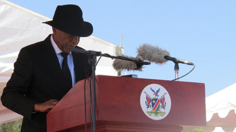 Präsident Hage Geingob beim Staatsbegräbnis für seinen verstorbenen Vorgänger Hage Geingob; © Hitradio Namibia
