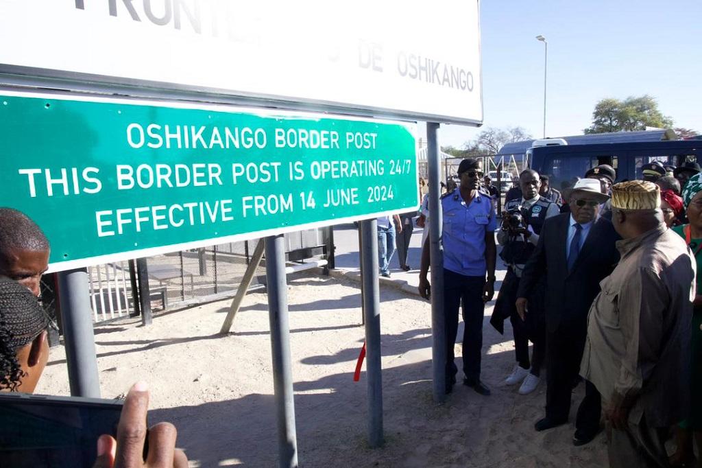 Oshikango ist der mittlerweile fünfte Grenzposten in Namibia, der rund um die Uhr geöffnet ist; © MHAISS